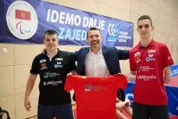 Luka Bakić i Filip Radović sa Ivanom Asanovićem; Foto: POK /Duško Miljanić/