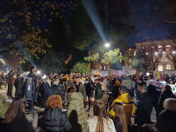 Nadležni da saopšte koje korake preduzimaju protiv Čečovića i uprave Gimnazije