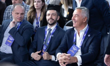 Đukanović počasni predsjednik DPS-a