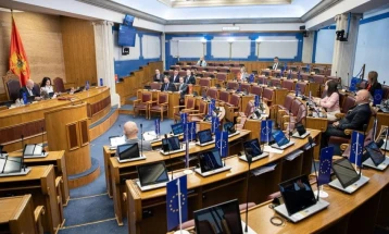 Porodice sa više od petoro djece dobiće dječiji dodatak