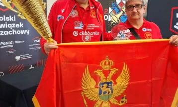 Nikač prvog dana upisao tri pobjede i po poraz i remi