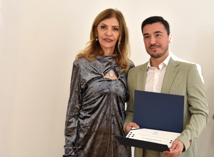 Radinović nagrađen za posebne zasluge u oblasti medicine
