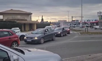 Odblokirani kružni tok prema aerodromu i pruga prema Baru