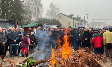 Naloženi badnjaci na Cetinju