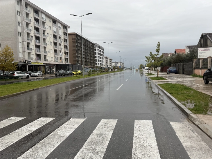 Putevi mokri, oprezno zbog odrona i magle