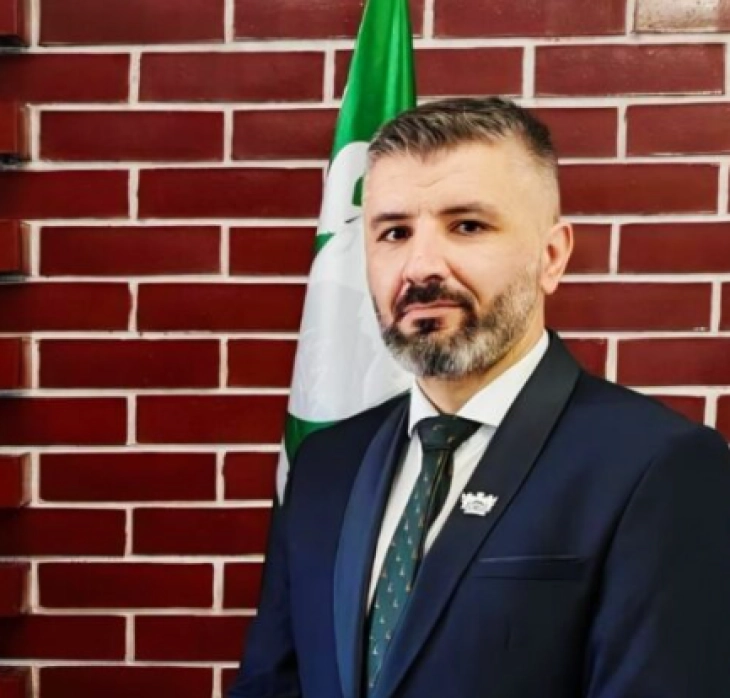Žugić: Uz državnu zastavu može se istaći samo crnogorska trobojka