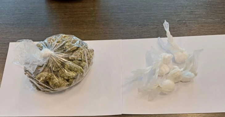 Uhapšene dvije osobe, pronađen kokain, marihuana i novac