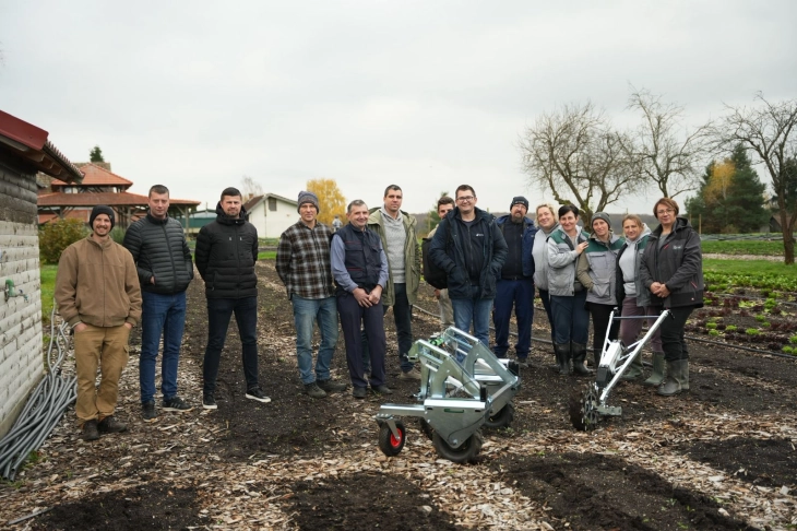 BIO-TAC solution: between hard manual labour and expensive agricultural robots