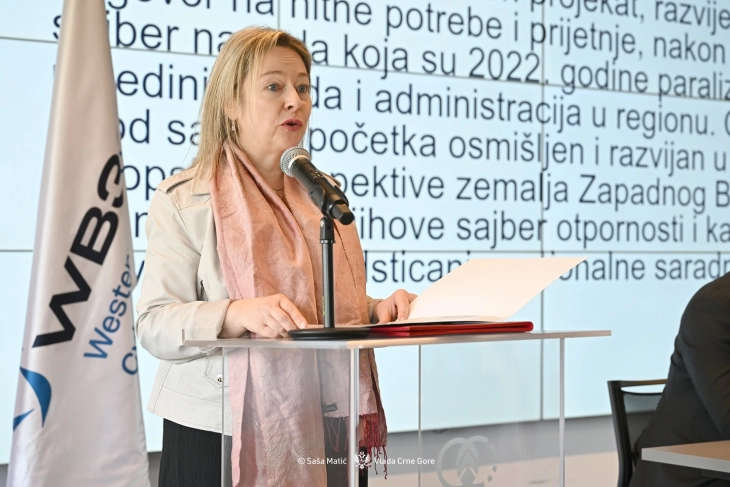 Maske: Pariz podržava proširenje, nastaviti reforme bez odgađanja