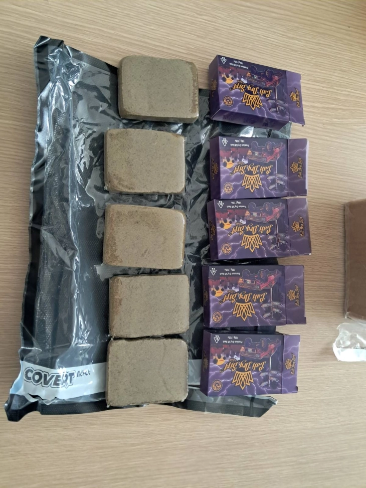 Uprava carina: U poštanskoj pošiljci pronađeno pola kilograma hašiša