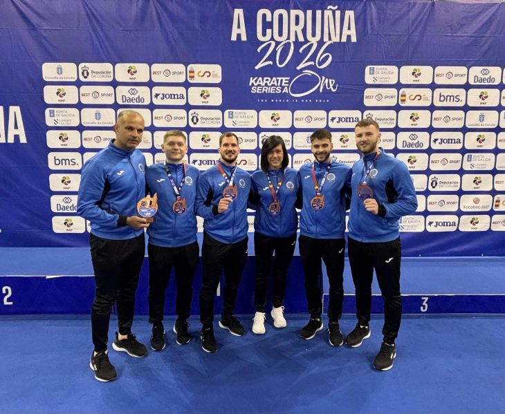 Kata timu bronzana medalja u La Korunji