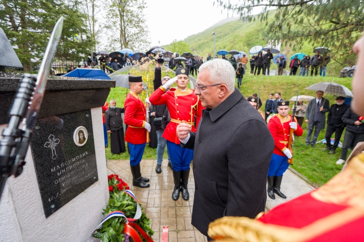 Mandić položio vijenac na spomenik žrtvama NATO bombardovanja Murina