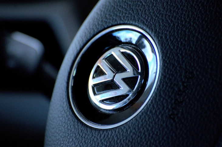 Pad prodaje Volkswagena i Mercedesa