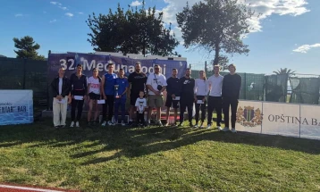 Pezeru trofej na mitingu u Baru