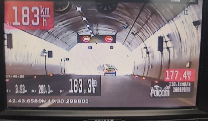 Mobilna jedinica policije uhapsila pet osoba zbog prekršaja u saobraćaju