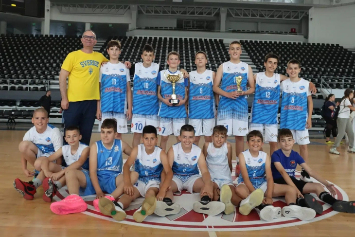 Dječaci OŠ Vuk Karadžić i djevojčice OŠ Pavle Rovinski šampioni Bemaks lige