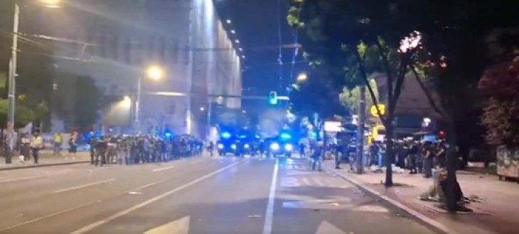 Neredi nakon protesta u Beogradu, privedene 23 osobe