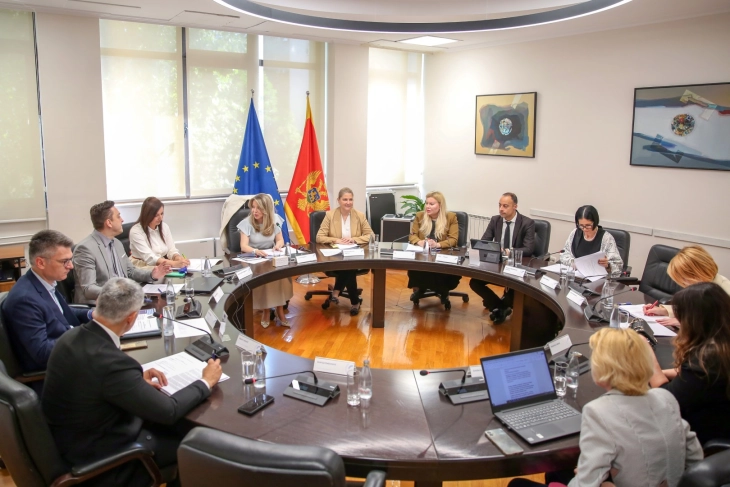 Support for innovative projects aimed at improving financial literacy