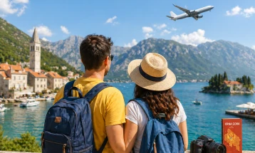 Monstat: 278,900 overnights in April