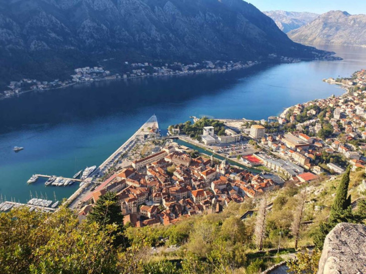 U luci Kotor danas dva kruzera