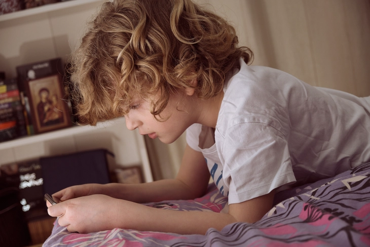 UNICEF: Ulagati u  medijsku, digitalnu i AI pismenost djece, roditelja, staratelja i škola
