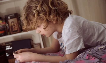 UNICEF: Ulagati u  medijsku, digitalnu i AI pismenost djece, roditelja, staratelja i škola