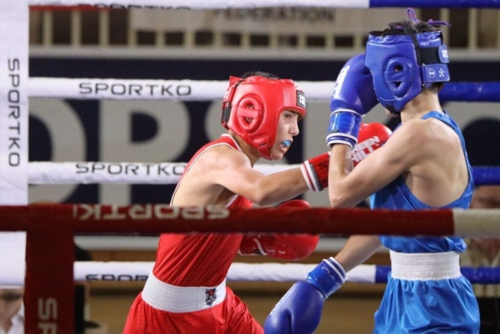 Crnogorska reprezentacija u Vrbasu  sa osam boksera