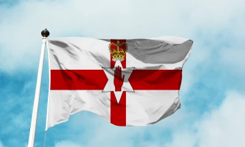 Druga noć nereda u Belfastu: Policija vodenim topom rastjerala građane