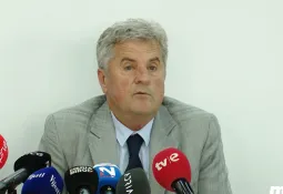 Bore se za prava 100 hiljada zaposlenih