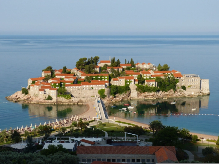 Sveti Stefan se otvara u srijedu