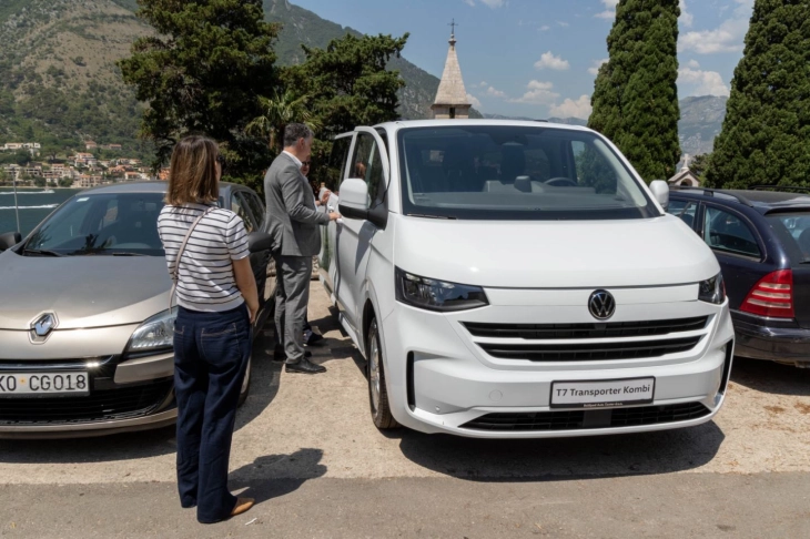 Opština Tivat bolnici Dobrota donirala kombi za transport pacijenata