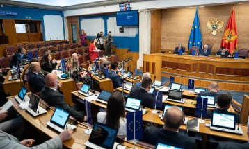 Poslanici danas nastavljaju raspravu o promjenama Ustava