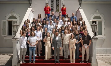 Milatović nagradio najbolje srednjoškolce