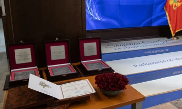 Za Trinaestojulsku nagradu 26 kandidata