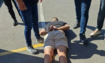 Uhapšen Podgoričanin, zaplijenjena četiri automobila i droga