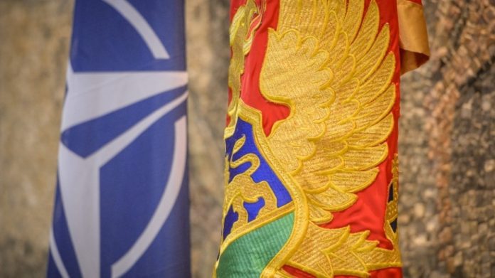 Crna Gora, NATO, zastave