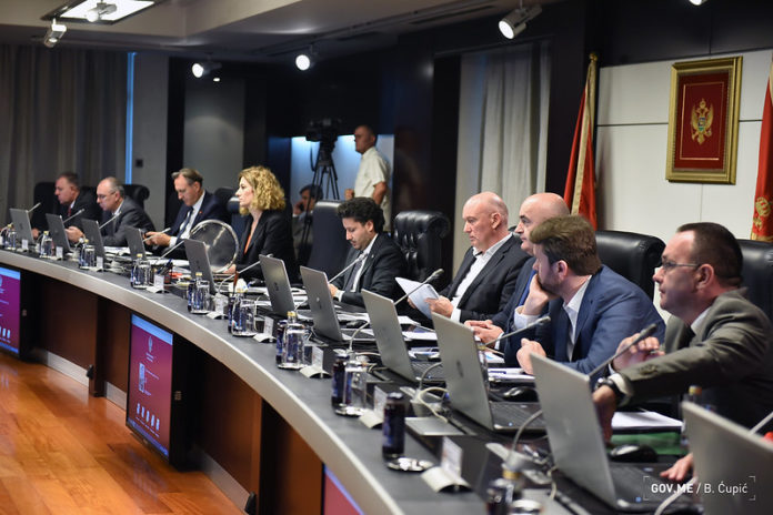 vlada, Zakon o životnom partnerstvu lica istog pola