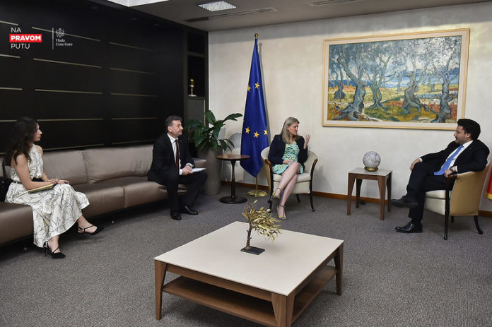 Dritan Abazović - Karen Medoks, britanska ambasadorka i Oleg Gerasimenko, ukrajinski ambasador