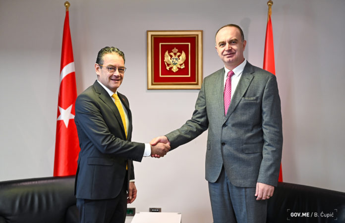 Nik Đeljošaj - Bariš Kalkavan, ambasador Turske