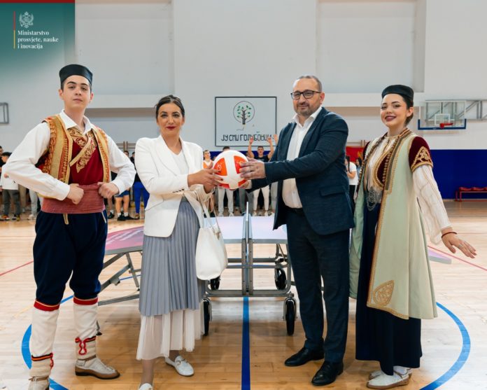 Donacija tekbol stola SMŠ u Zeti